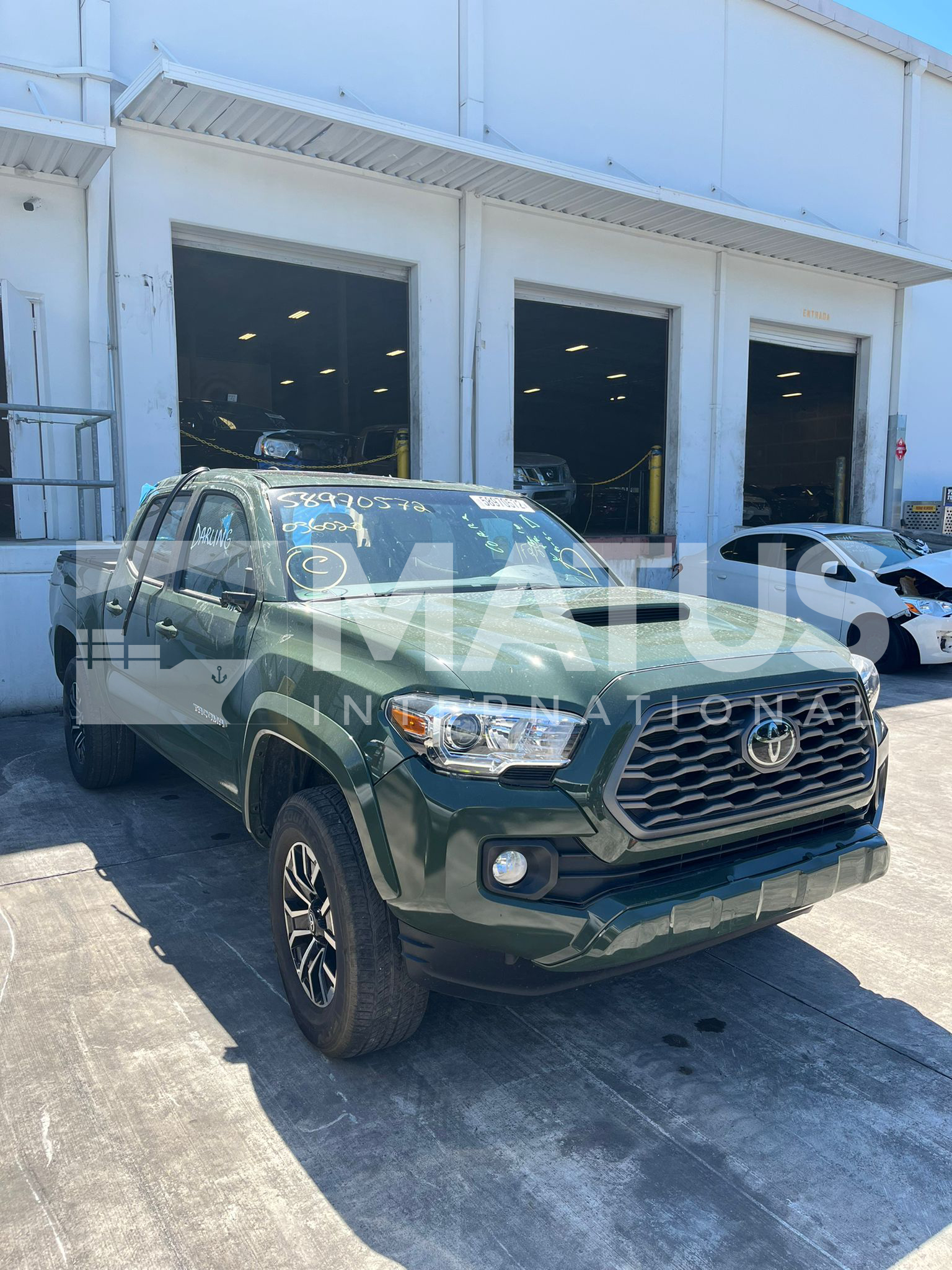 Camioneta pickup importada desde Estados Unidos lista para el mercado centroamericano.